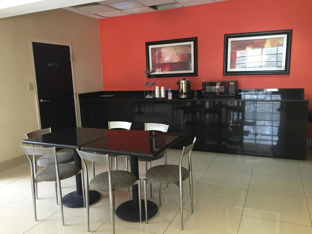 Budgetel Inns & Suites - Atlanta Galleria Stadium