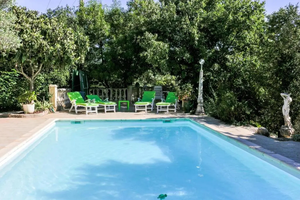 Maison d'une chambre avec piscine partagee terrasse amenagee et wifi a Pougnadoresse