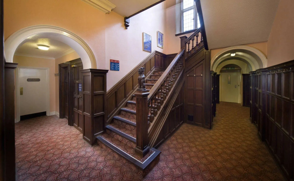 The Caledonian Island Hotel