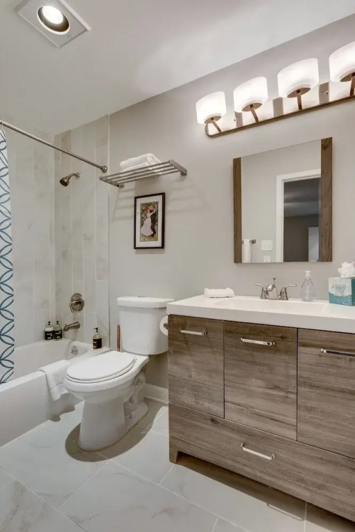 Great 6 BR/4 BA house for larger groups up to 12 by AllSet Turnover