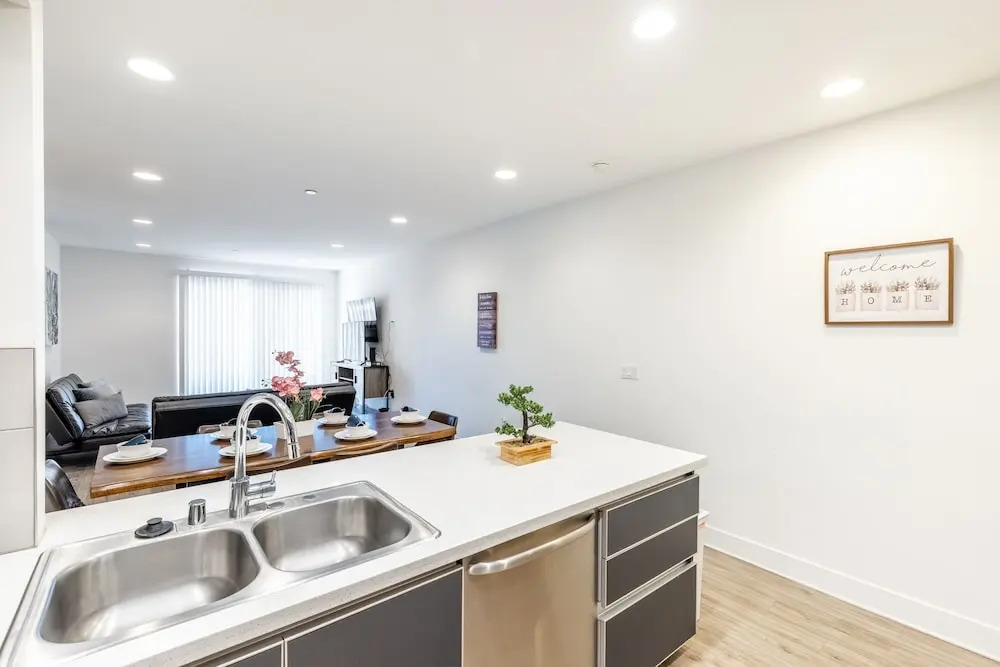 3br Fully Furnished Apartment On Sunset Blvd 3 Bedroom Apts by RedAwning