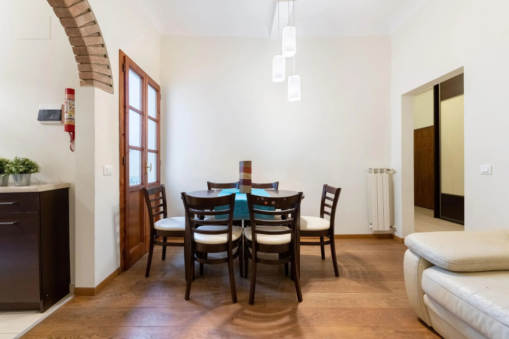 Mezzo 30 in Firenze with 3 bedrooms and 2 bathrooms