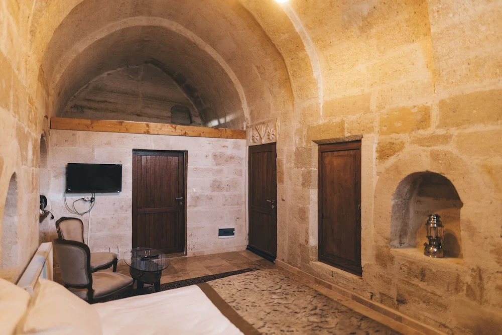 Kapalos Cave Hotel