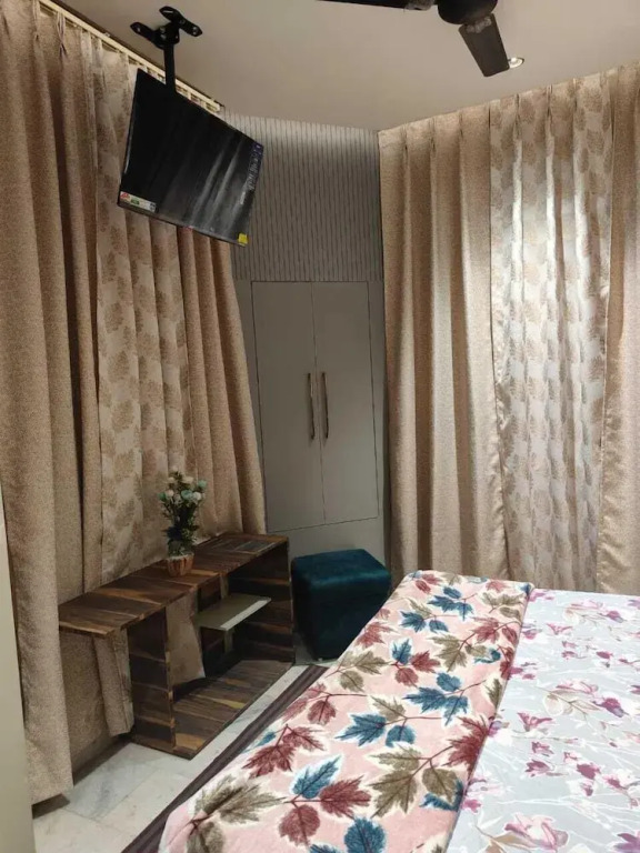 Naari Hotel & Home Stay