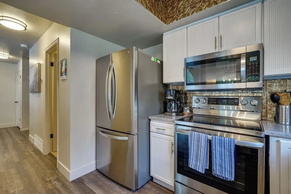 Mtn Views & Canyon Access: Cottonwood Heights Home