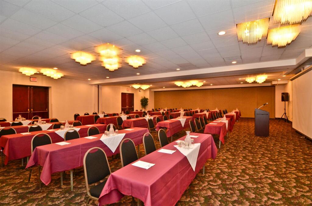 Best Western Plus Agate Beach Inn