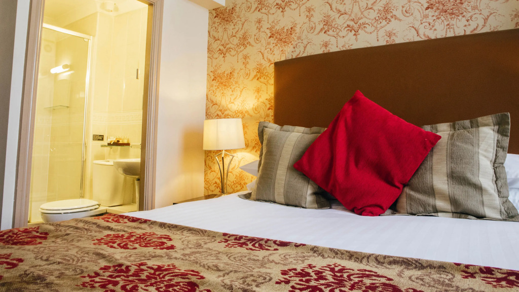 The Sun Hotel & Bar