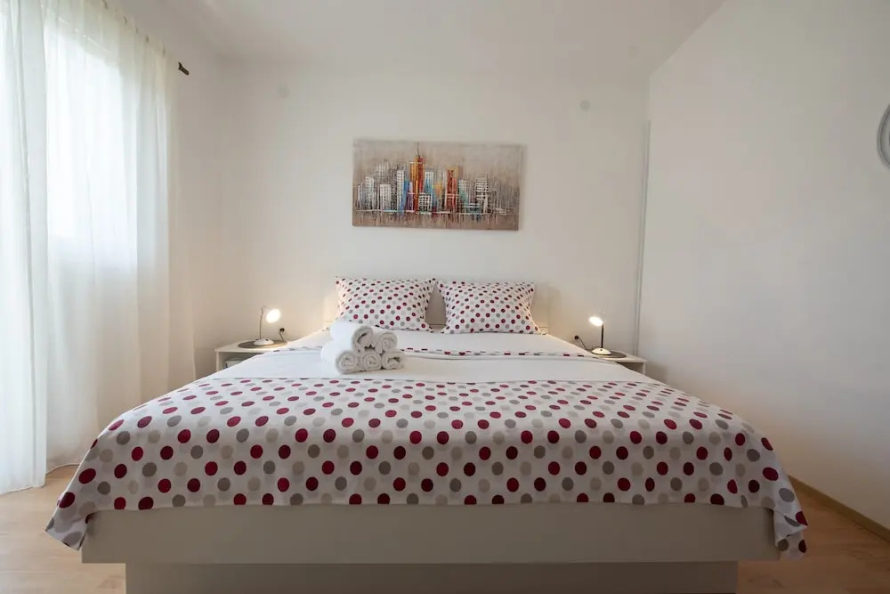 Spacious Apartment w. Balcony, big Garden & Grill