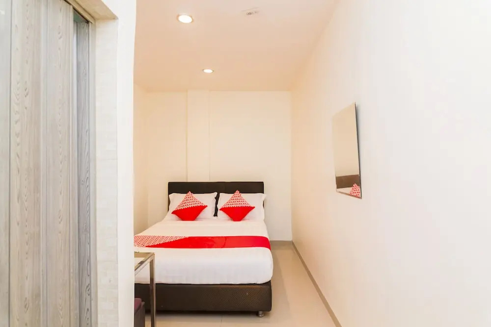 New Star Hotel by OYO Rooms