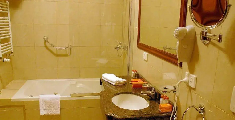 Status Hotel