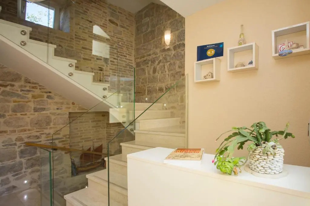 Aspalathos Residence