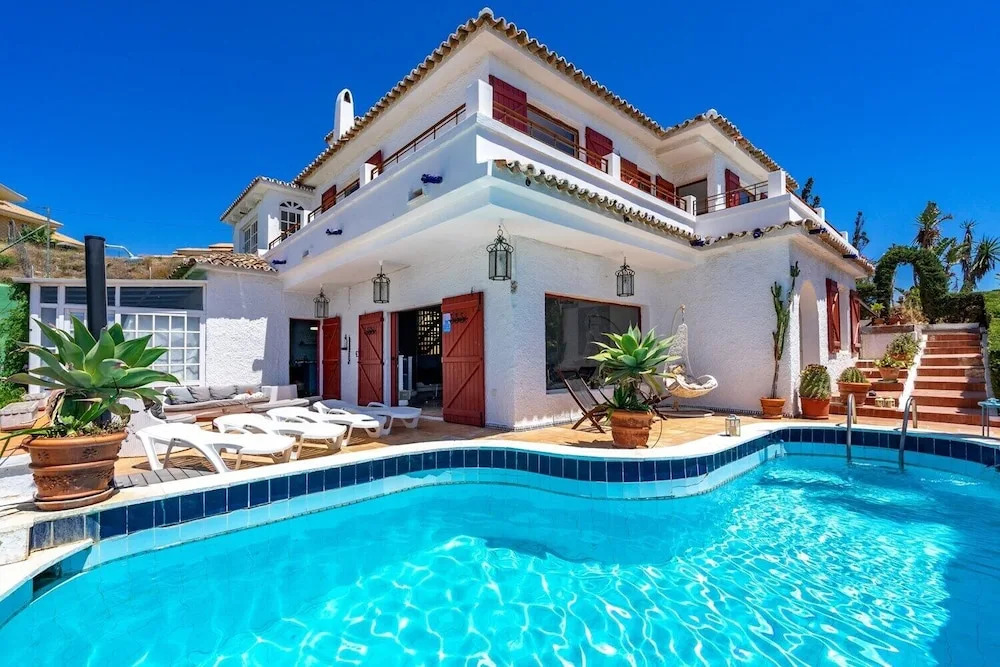 Outstanding beachfront villa Fuengirola
