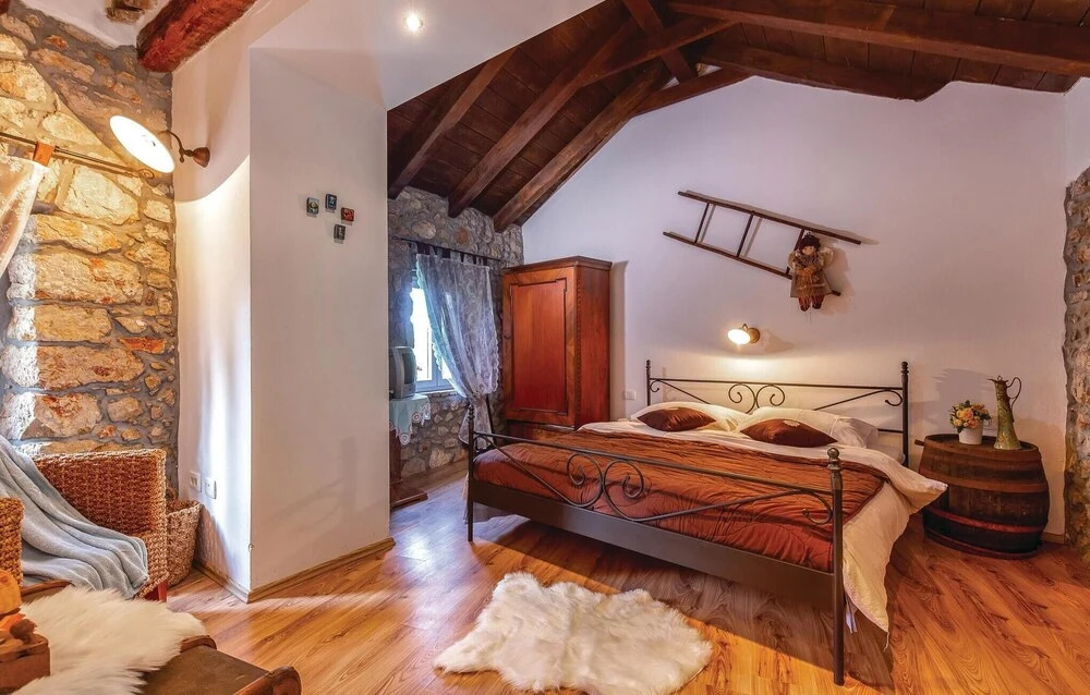 Awesome Home In Novi Vinodolski With Wifi