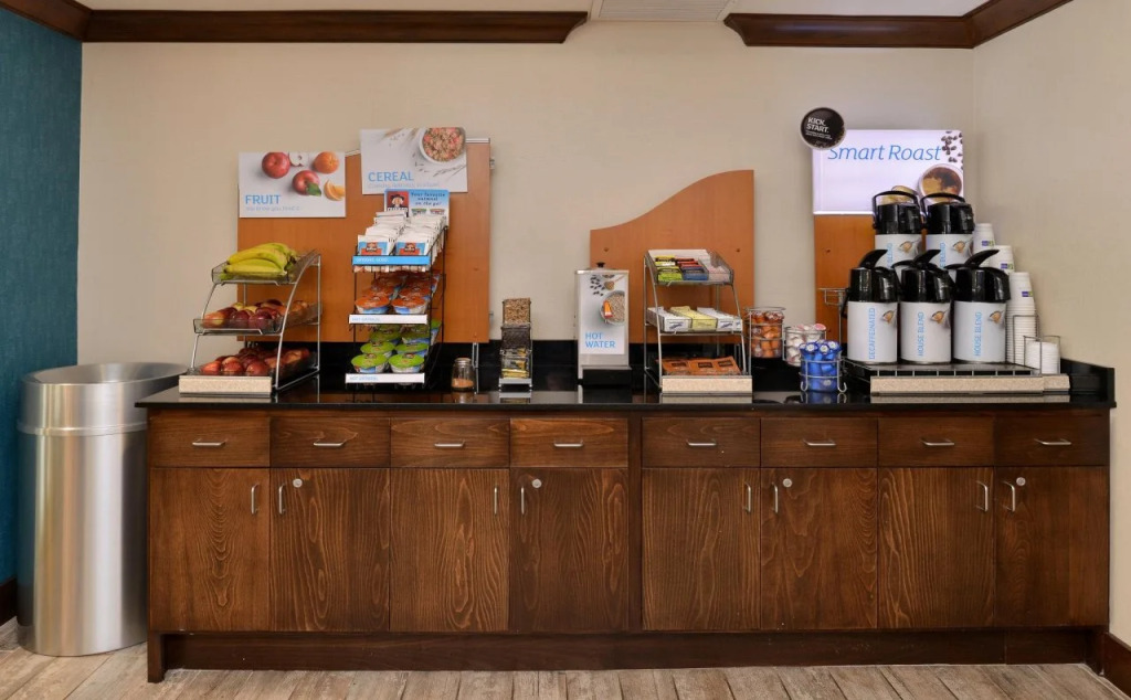 Holiday Inn Express & Suites Fresno River Park Hwy 41 by IHG