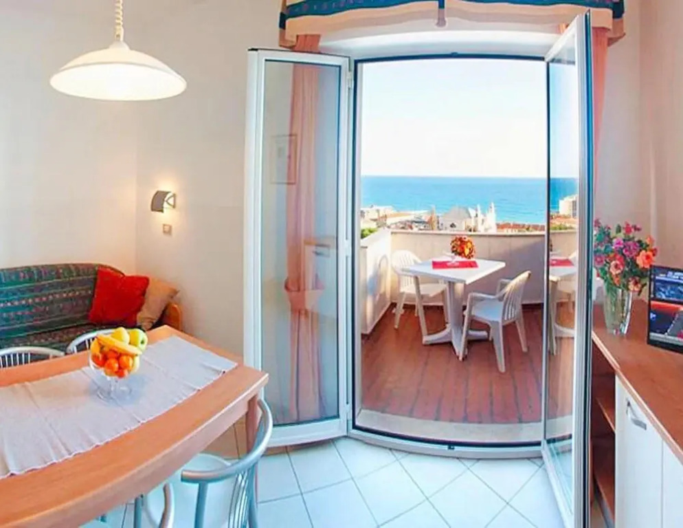Holiday Flat in Pretty Residence With Communal Pool in Pietra Ligure
