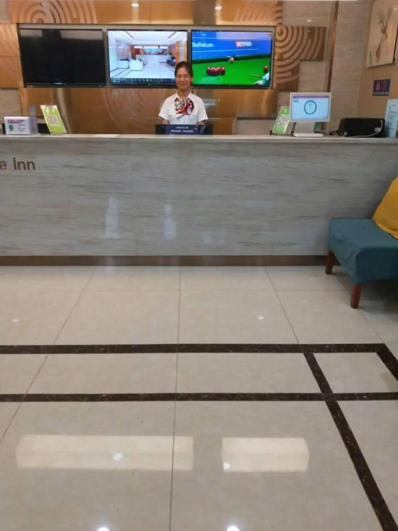 GreenTree Inn Jinan Licheng District Fenghuang Road High-speed Railway East Station Express Hotel