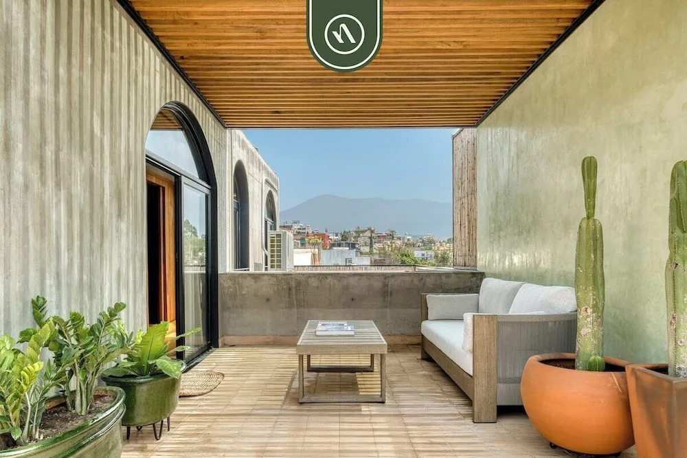 Luxury 1 BR Condo in Downtown - AC - Peaceful