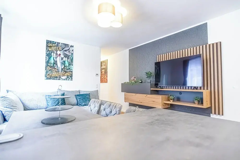 Amazing 2BR 1LR Apt Near Donaustadt