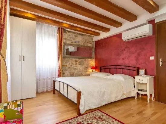 Studios Aurelia Palace