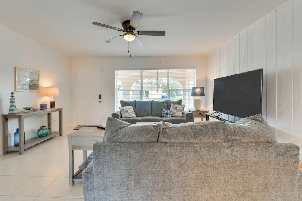 Family Friendly! Games! Waterfront North Port Home