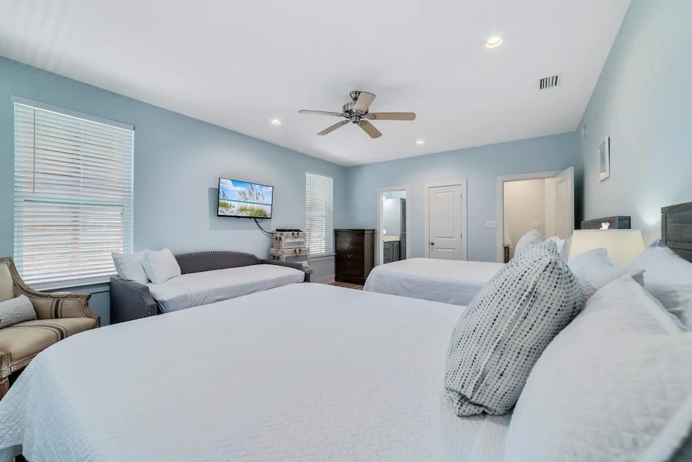 Romeo Beach Cottage 6