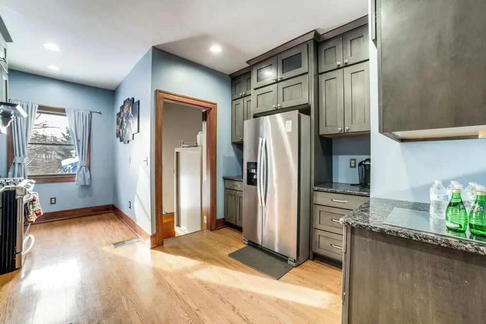 Private Hot Tub & Patio! Chicagoland Extended Stay