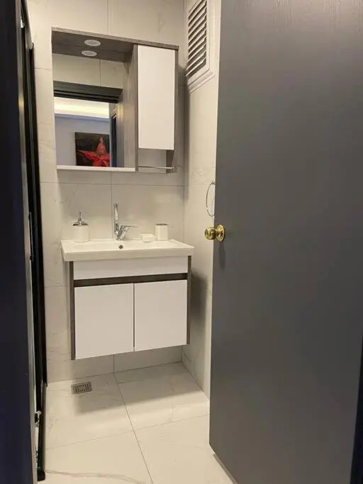 Central Location 10 minutes from the beach
