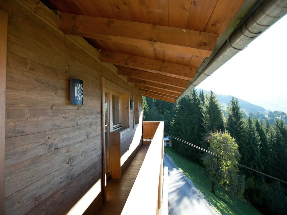 Gorgeous Chalet with Hot Tub in Tyrol