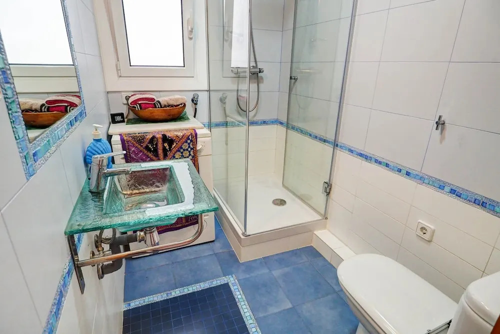 Aquarium Apartment