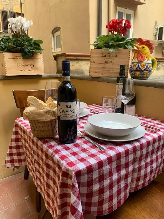 AI MAGAZZINI DEI MEDICI (casa con balcone)