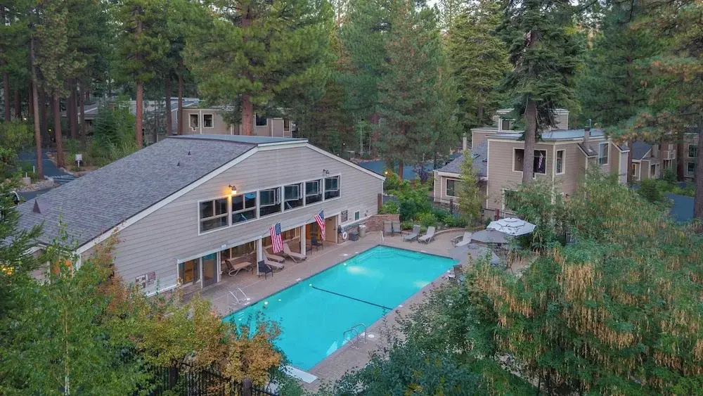 Near Ski, Beach, & Hiking Trails + Clubhouse Pool & Hot Tub Access Juanita Blue by Avantstay