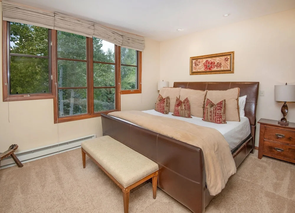 Highlands Slopeside Townhome #18 3 Bedroom Condo by RedAwning