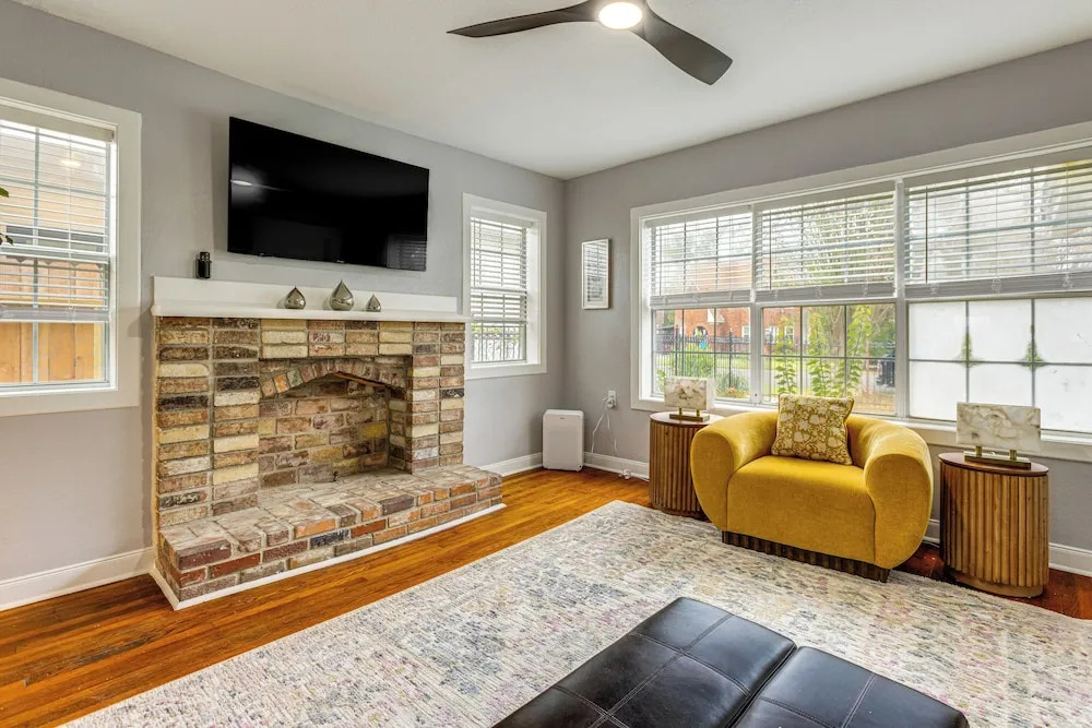 < 1 Mi to Houston Museum District: Convenient Apt