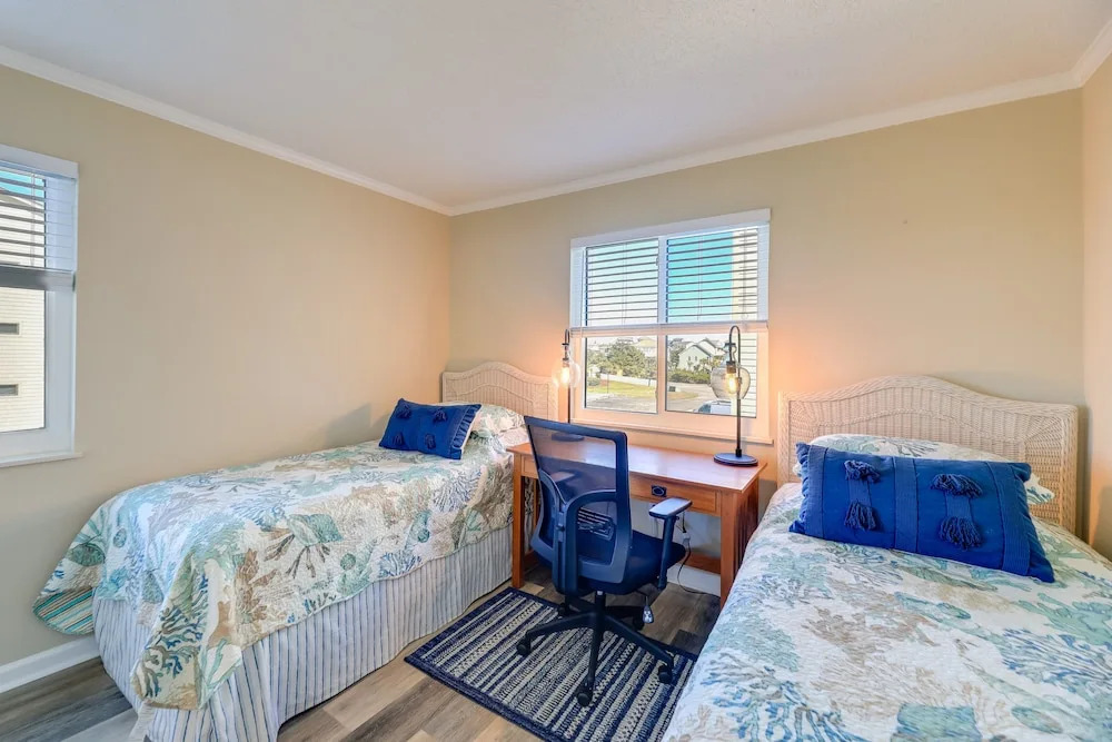 Emerald Isle Vacation Rental w/ Resort Pool!