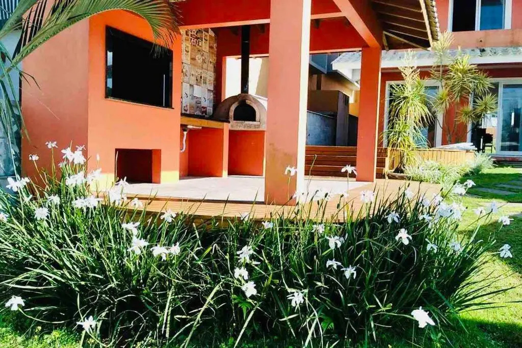 Casa com piscina e ar condicionado em Garopaba