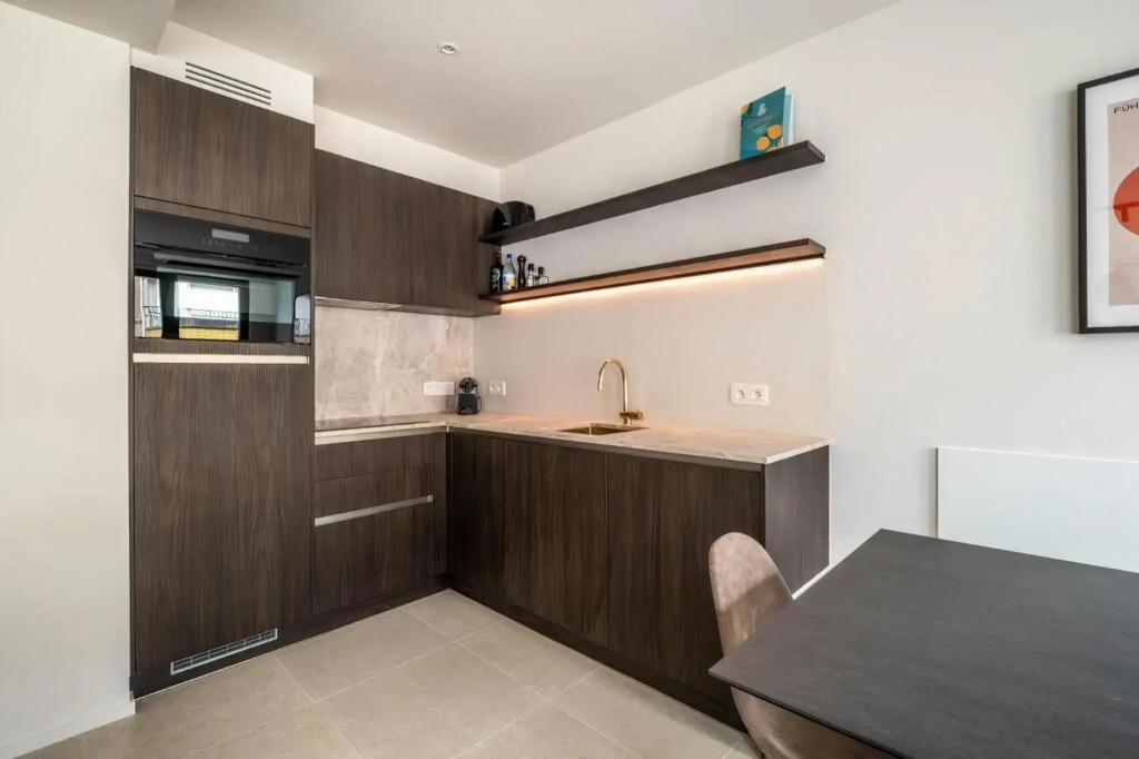 Fully renovated magnificent apt 50m from the beach