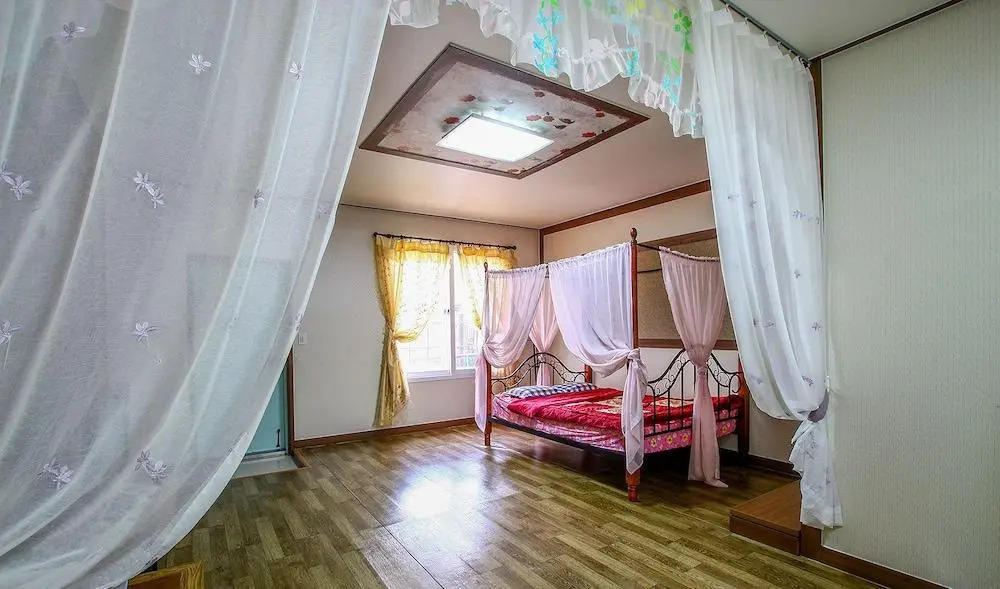 Eurwangrini Sea & Star House Pension