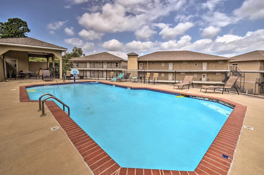 Pool & Lake Hamilton Access: Hot Springs Condo!