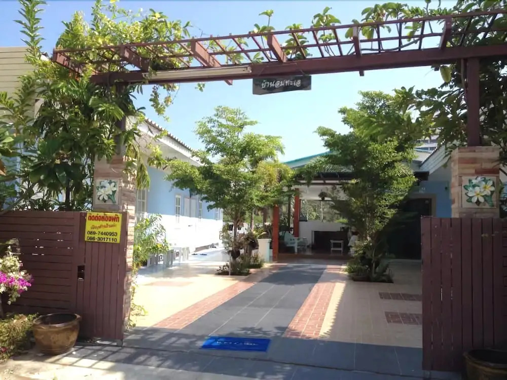 Baan Lom Talay
