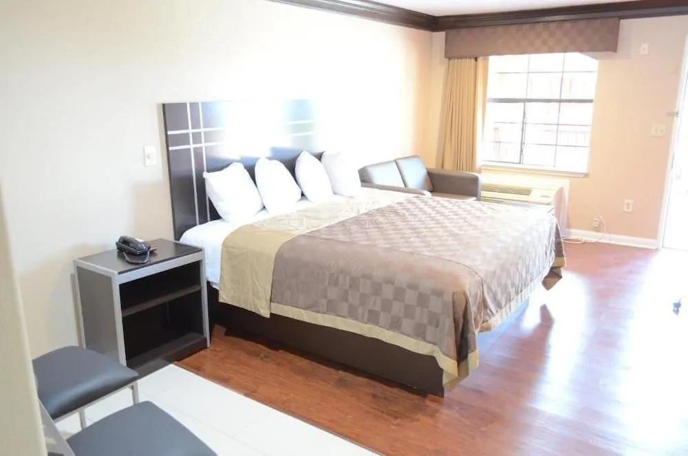 Regency Inn & Suites By Capital O Houston IAH Airport