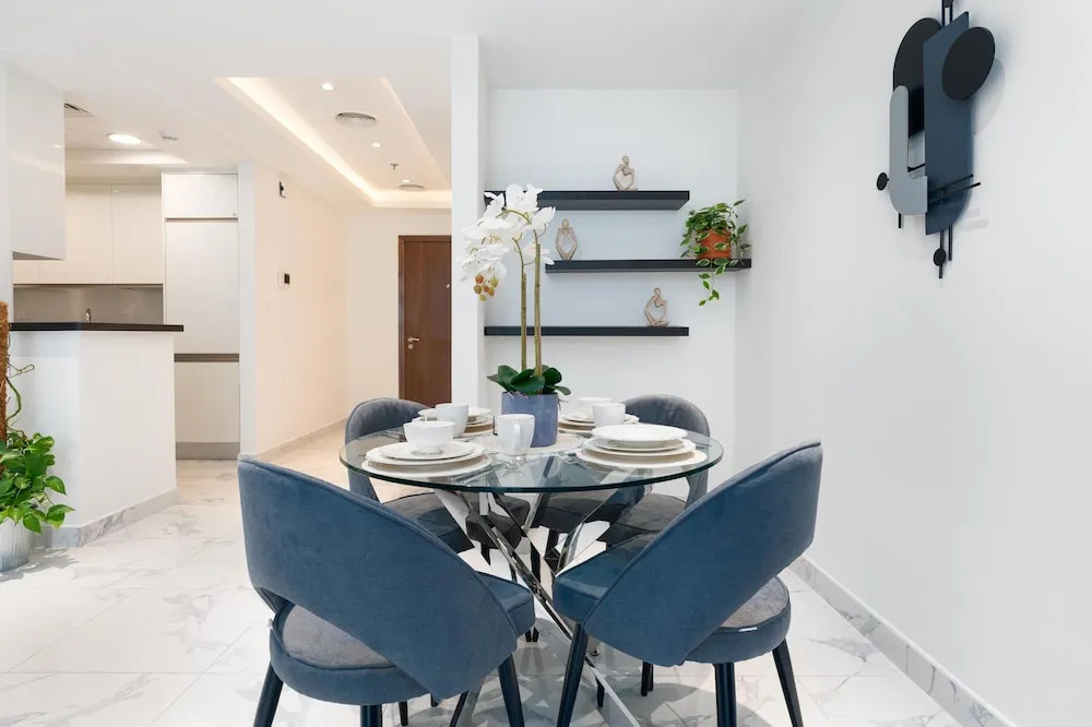 SuperHost - Luxury Apt with Panoramic Burj and Canal Views