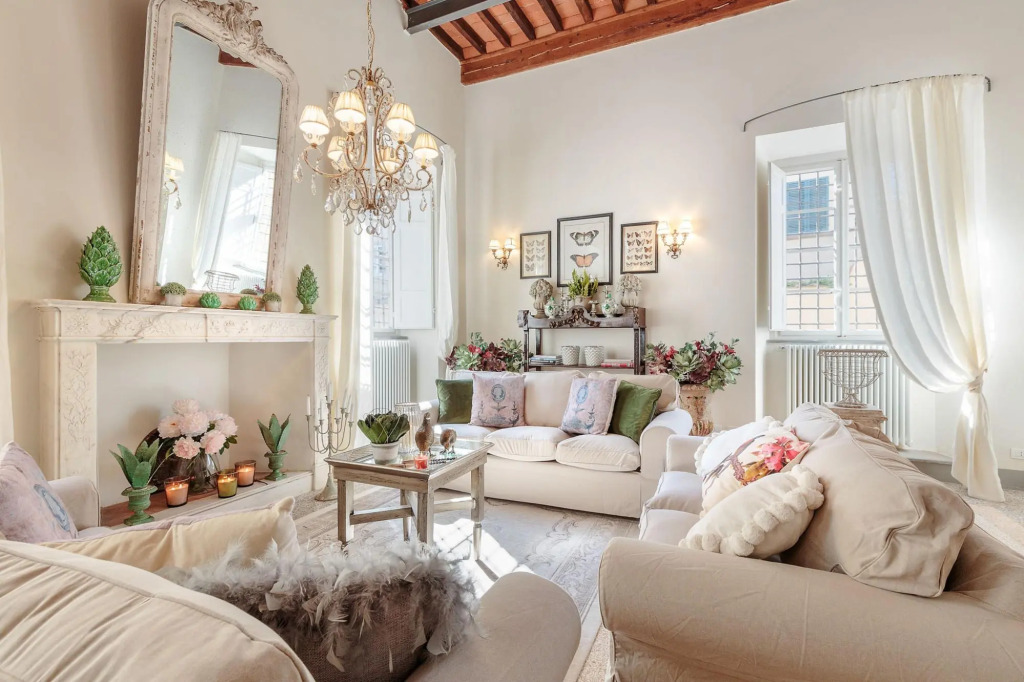 Casa Poggi in Lucca with 5 bedrooms and 3 bathrooms