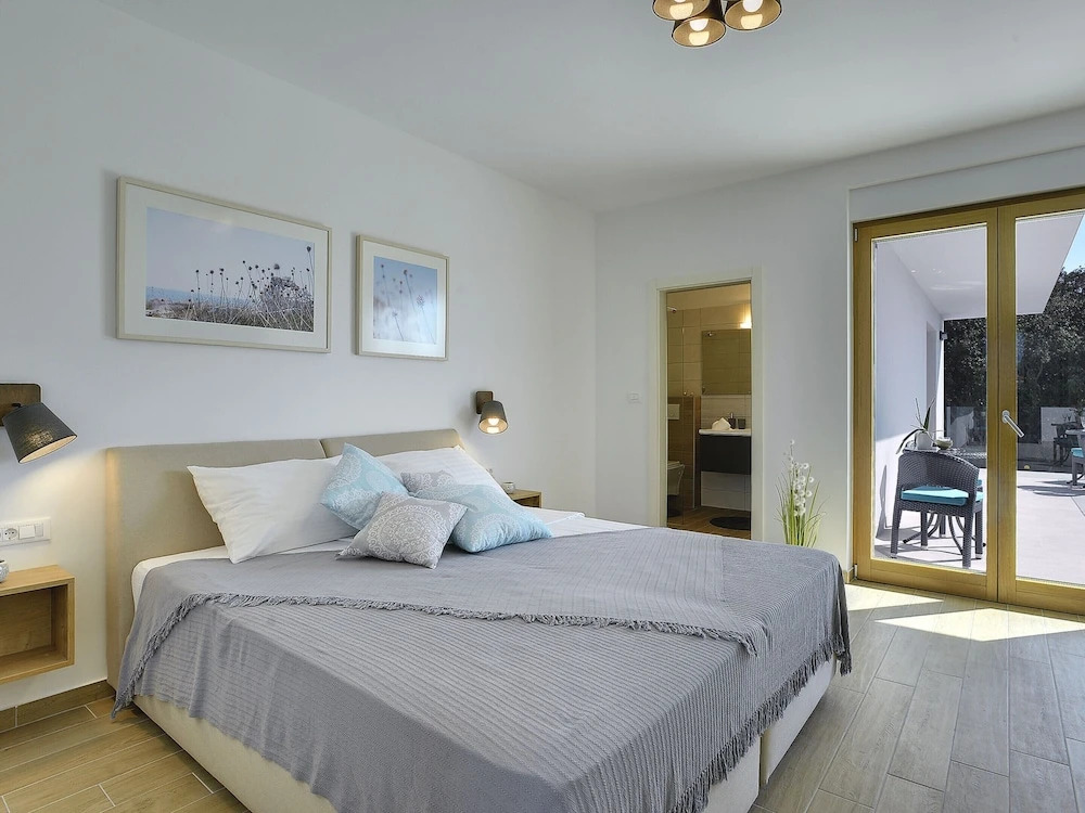 Villa Sail