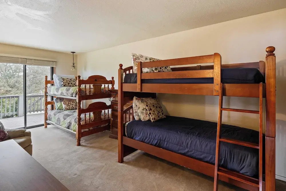 6bdr Group Retreat, Decks w/ Incredible Views Starry Heights by Avantstay