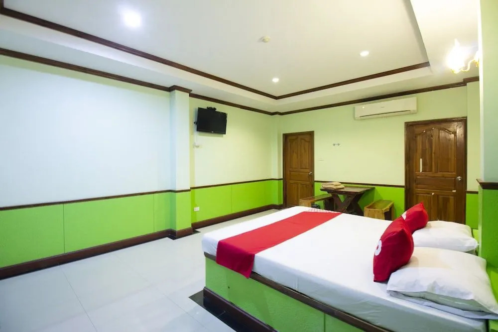 OYO 75334 Train Hotel