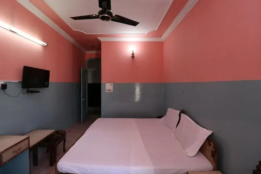 SPOT ON 37960 Hotel Krishna Plaza