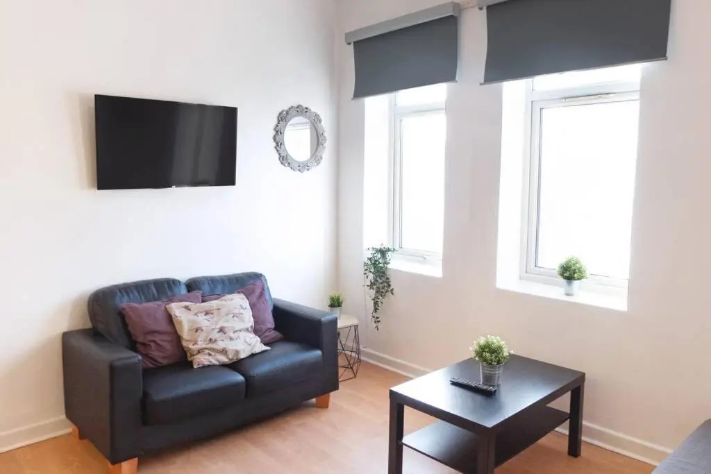 Block of apartments for up to 24 people by centre!