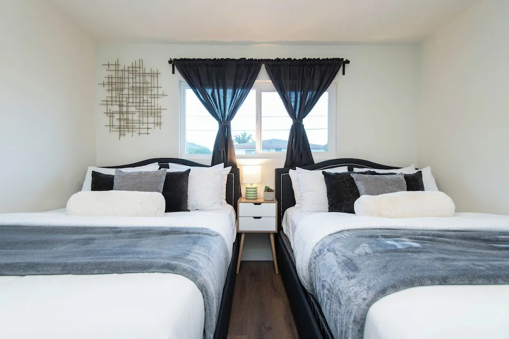 Wonderful 2-BR Apt Near Dodger