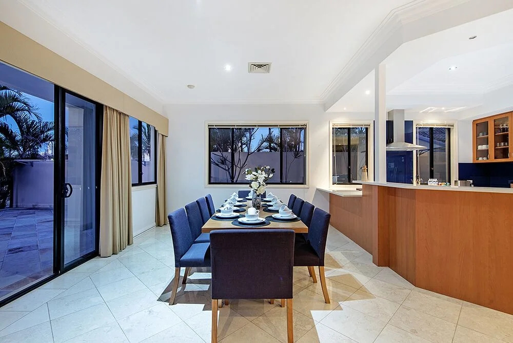 Stunning Lake Front House Amalfi Drive