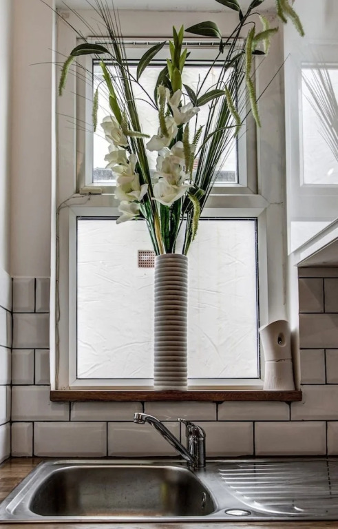 Fantastically Modern, Clean 1 Bedroom Flat for 4